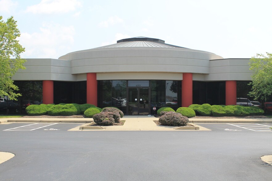 More Photos Of 6485-6515 Centerville Business Pky, Centerville Light Distribution For Lease
