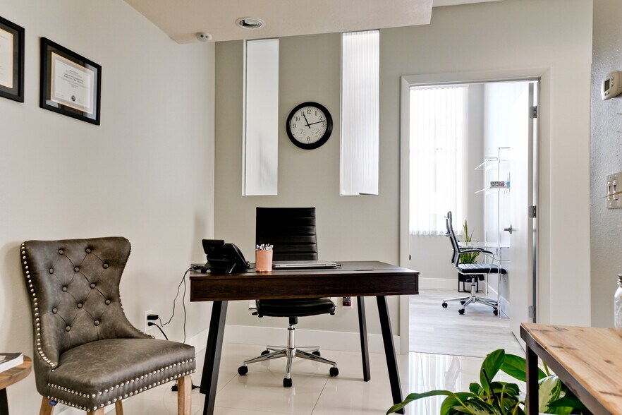 More Photos Of 2170 Main St, Sarasota Loft Creative Space For Sale