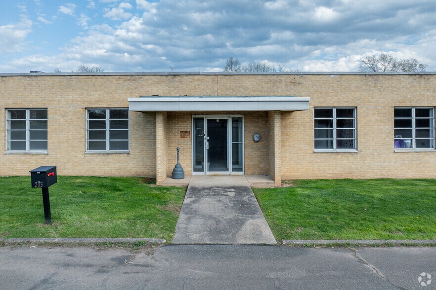 More Photos Of 203 Church Rd, North Wales Unknown For Lease
