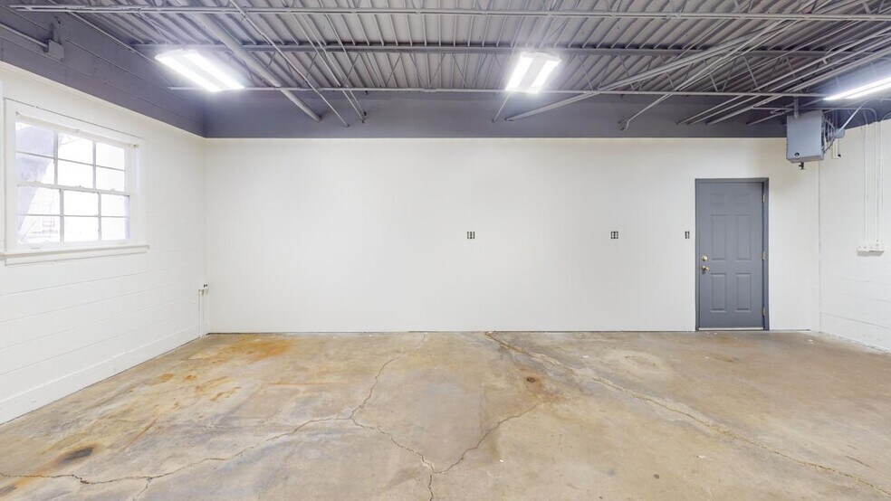 More Photos Of 50 E Palatine Rd, Palatine Storefront Retail Office For Lease