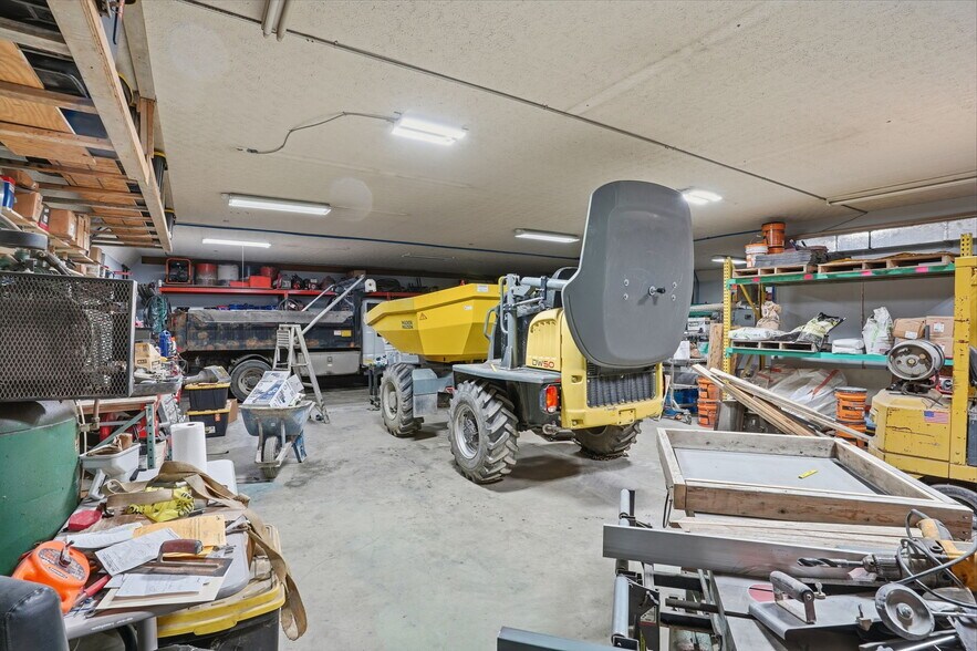 More Photos Of 237 Curtis St, Delaware Warehouse For Sale