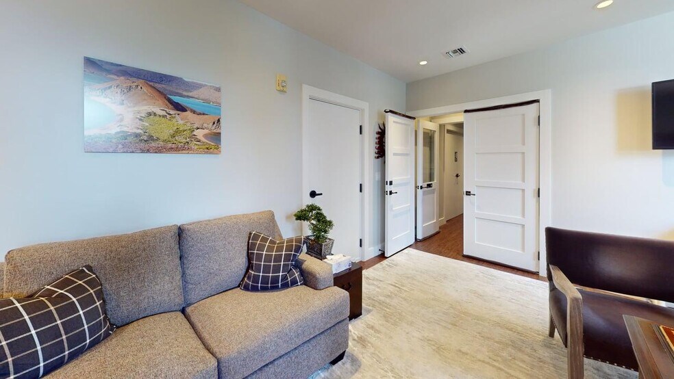 More Photos Of 44 Cocoanut Row, Palm Beach Medical For Sale