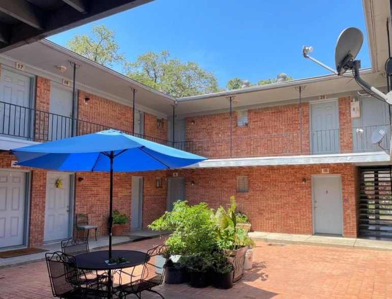 More Photos Of 708 N Marsalis Ave, Dallas Apartments For Sale