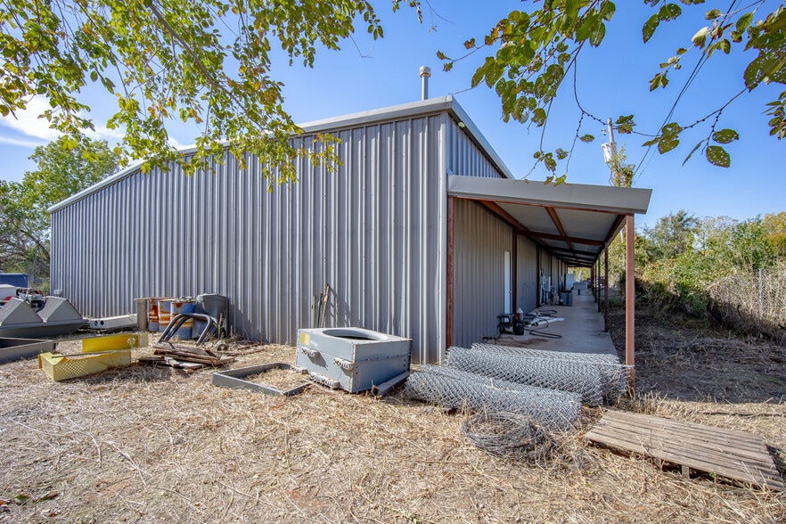 More Photos Of 319-323 NW 59th St, Oklahoma City Manufacturing For Sale