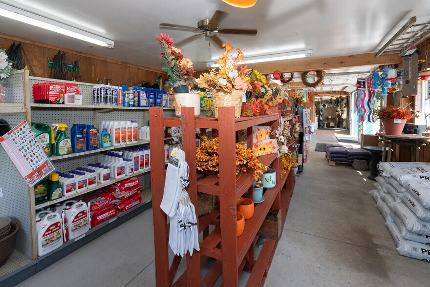 More Photos Of 180 Davis St, Croswell Garden Center For Sale