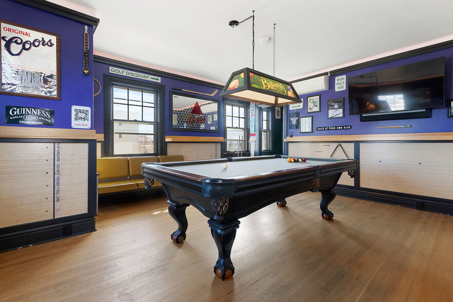 More Photos Of 883 SW Church St, Dallas Restaurant For Sale