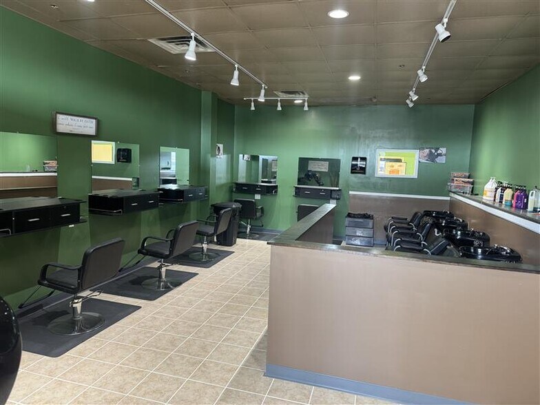 More Photos Of 1609-1619 Mall Dr, Benton Harbor Storefront For Lease