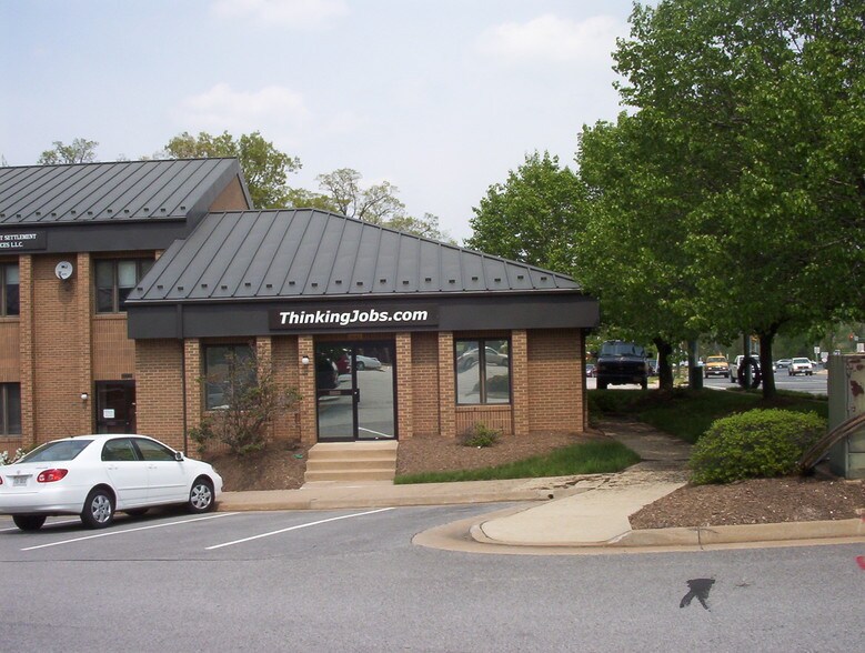 More Photos Of 1364-1376 Old Bridge Rd, Woodbridge Office For Lease