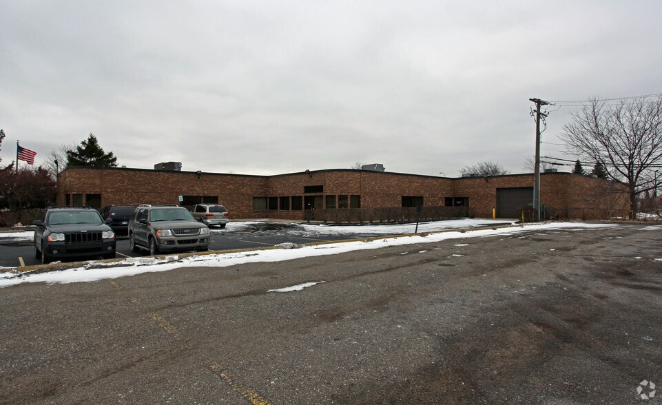 More Photos Of 2111 Walter P Reuther Dr, Warren Light Manufacturing For Lease