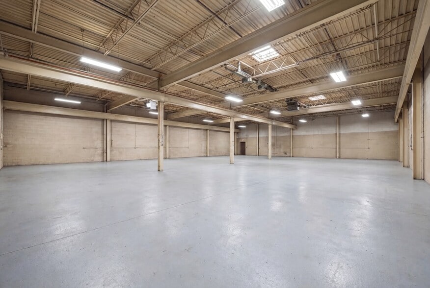 More Photos Of 32301 Howard Ave, Madison Heights Warehouse For Sale