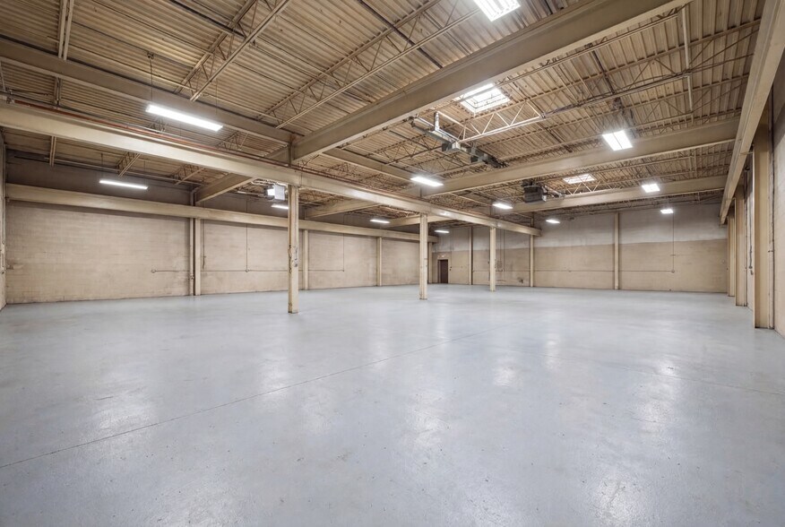 More Photos Of 32301 Howard Ave, Madison Heights Manufacturing For Lease