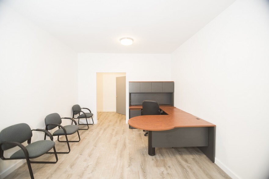 More Photos Of 6478 Putnam Ford Dr, Woodstock Office For Lease