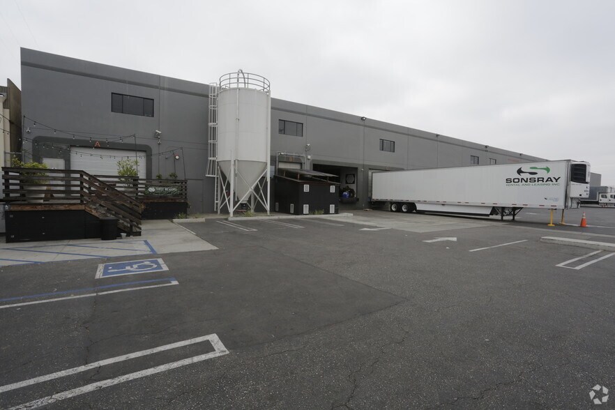 More Photos Of 1031 W Manchester Blvd, Inglewood Light Distribution For Lease
