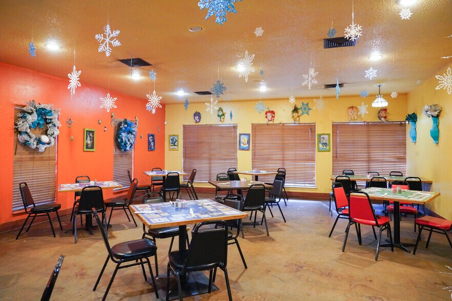 More Photos Of 1006 West Loop, El Campo Restaurant For Sale