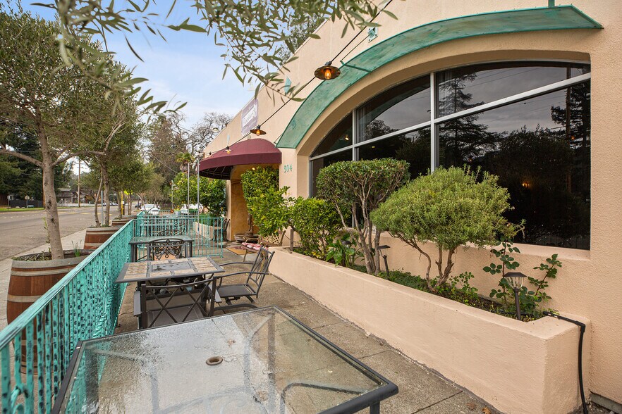 More Photos Of 504 N Cloverdale Blvd, Cloverdale General Retail For Sale
