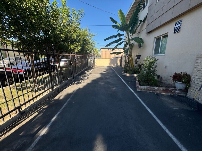 More Photos Of 6934 Hinds Ave, North Hollywood Apartments For Sale