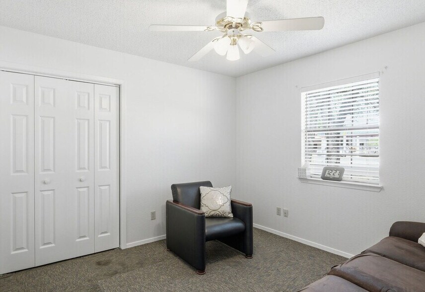 More Photos Of 403 W Anderson Ave, Round Rock Loft Creative Space For Sale