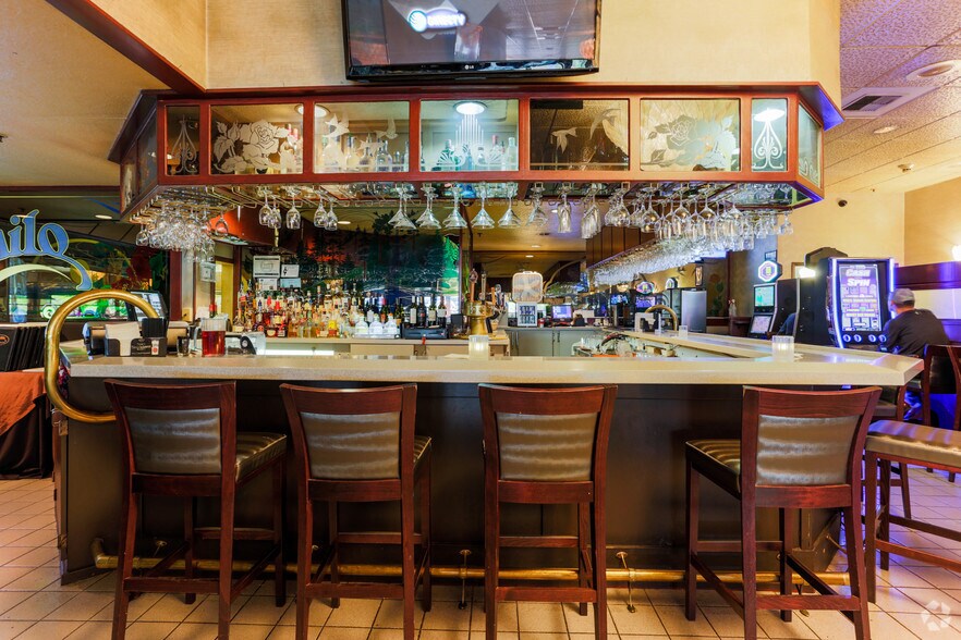 More Photos Of 11707 NE Airport Way, Portland Hotel For Lease