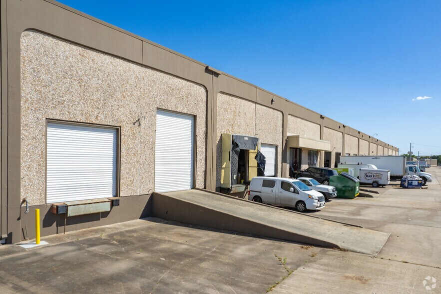 More Photos Of 2500-2530 Fairway Park Dr, Houston Warehouse For Lease