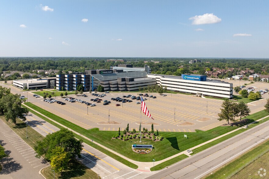 More Photos Of 26913 Northwestern Hwy, Southfield Medical For Lease