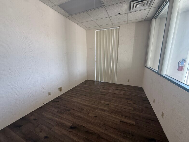 More Photos Of 77570 Springfield Ln, Palm Desert Warehouse For Lease