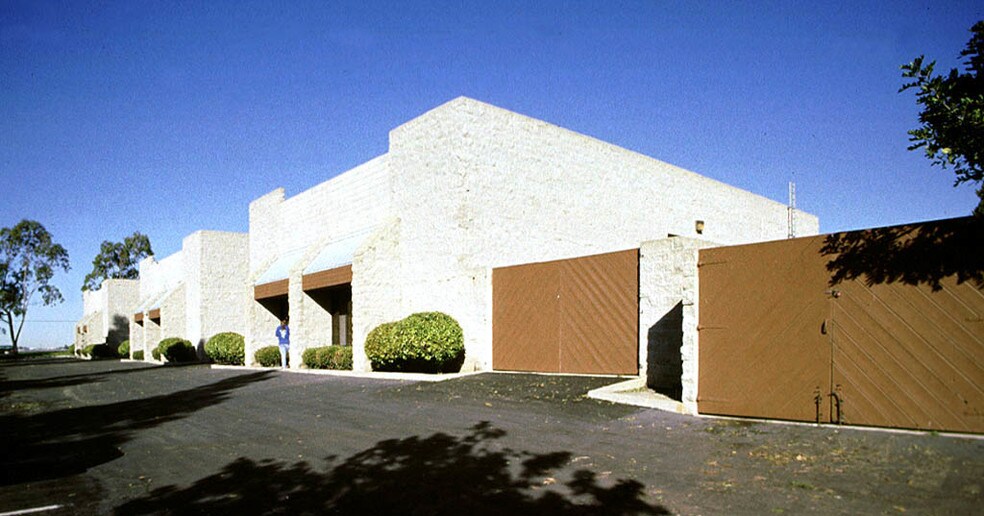 More Photos Of 32 N Wood Rd, Camarillo Warehouse For Lease