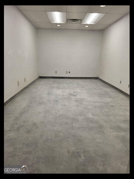 More Photos Of 1040 Irwin Bridge Rd NW, Conyers Light Distribution For Sale