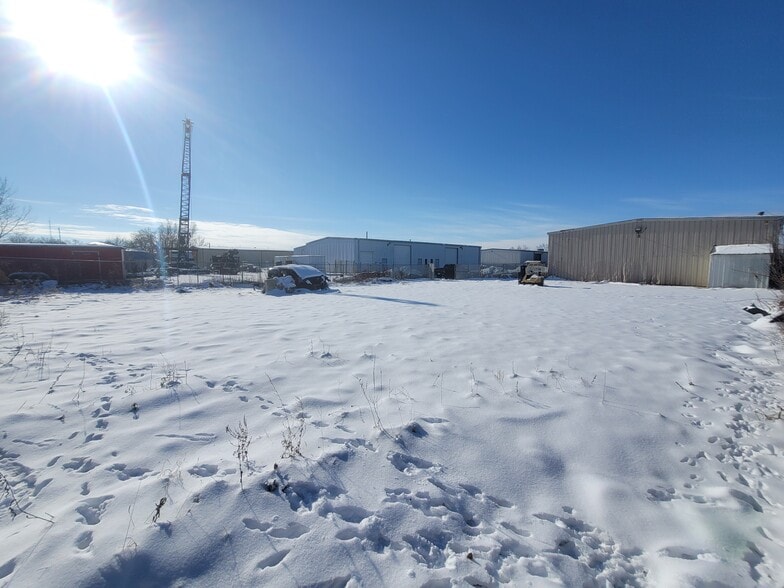 More Photos Of 9947 Express Dr, Highland Warehouse For Lease