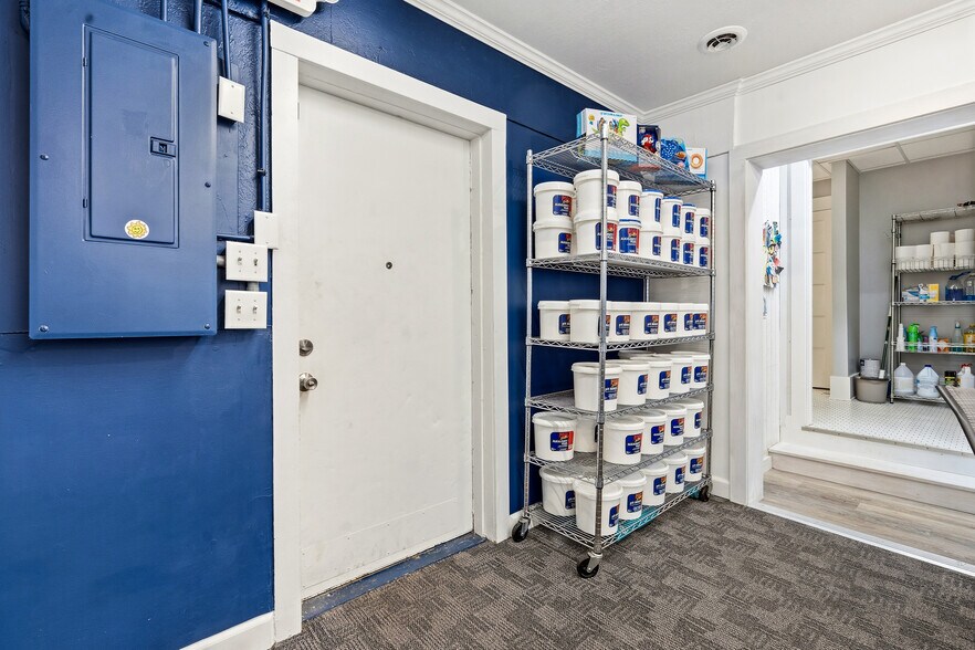 More Photos Of 10 W Franklin St, Bellbrook Storefront Retail Office For Lease