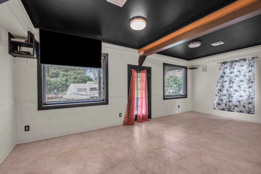 More Photos Of 715 Flanders Rd, Riverhead Office For Sale