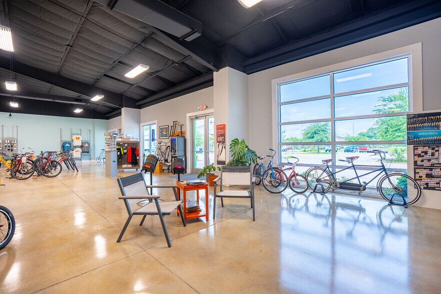 More Photos Of 21 Hollywood Blvd SW, Fort Walton Beach General Retail For Sale