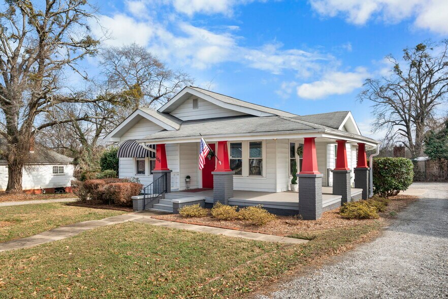 Primary Photo Of 106 Memorial Dr, Greer Medical For Lease