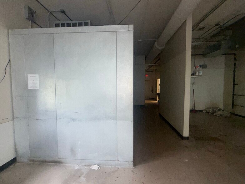 More Photos Of 3315 SW Williams Blvd, Cedar Rapids Storefront Retail Office For Lease