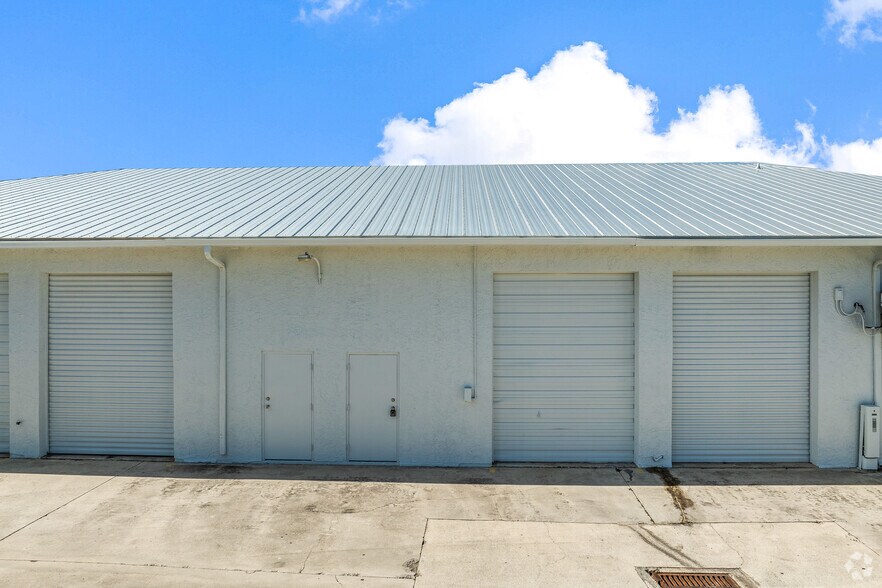 More Photos Of 3054-3076 SE Dominica Ter, Stuart Warehouse For Lease
