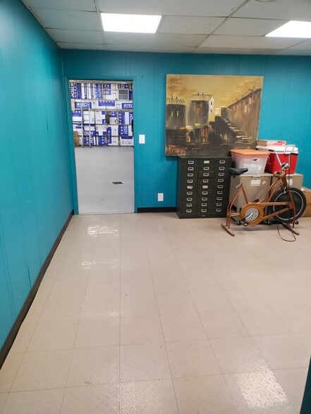 More Photos Of 570 Oleander Rd, Palm Springs Manufacturing For Lease