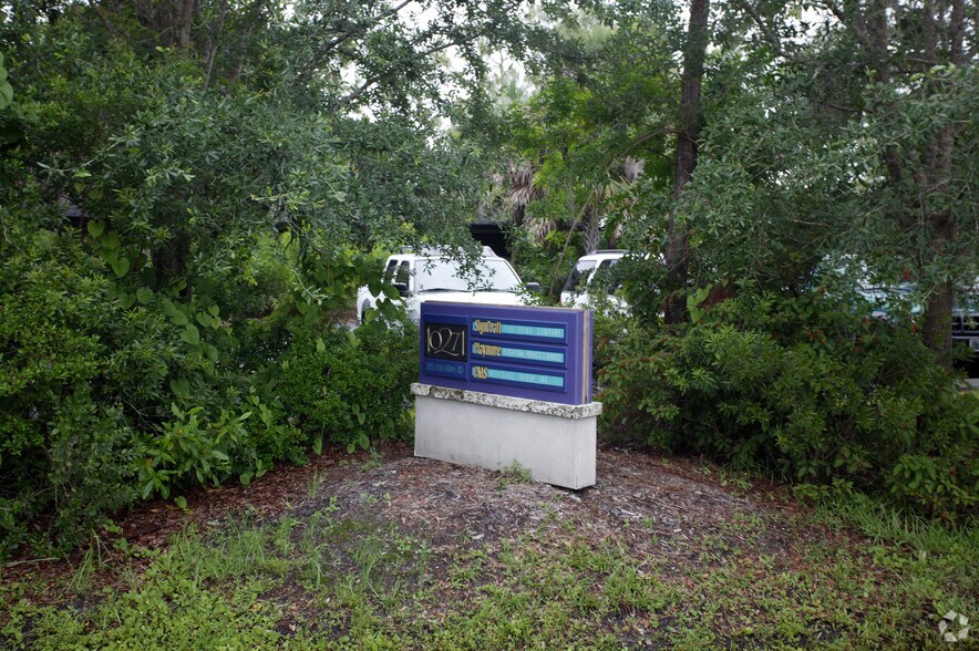 More Photos Of 10271 Deer Run Farms Rd, Fort Myers Office For Lease