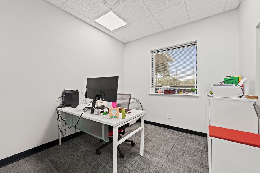 More Photos Of 2820 Spring Glen Rd, Jacksonville Office For Sale