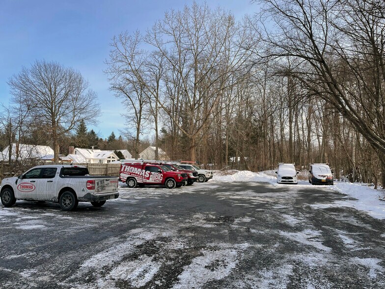 More Photos Of 2015 Hamburg St, Schenectady Flex For Sale