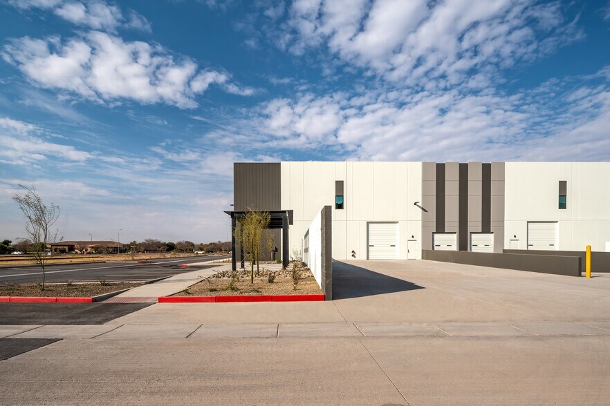 More Photos Of 2375 S Arizona Ave, Chandler Distribution For Lease