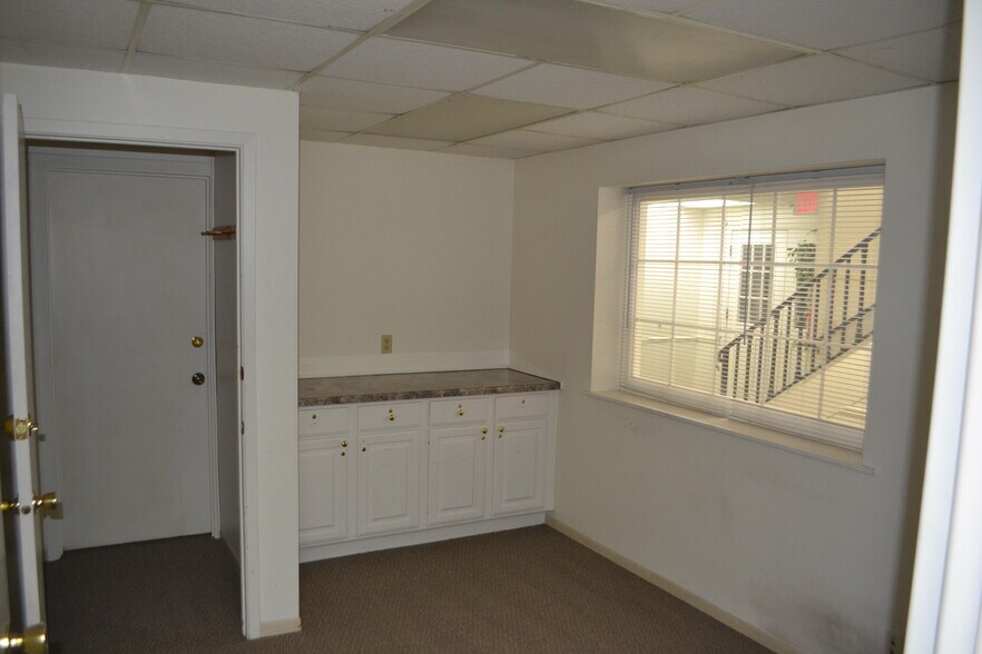 More Photos Of 115 N 6th St, Wausau Medical For Lease