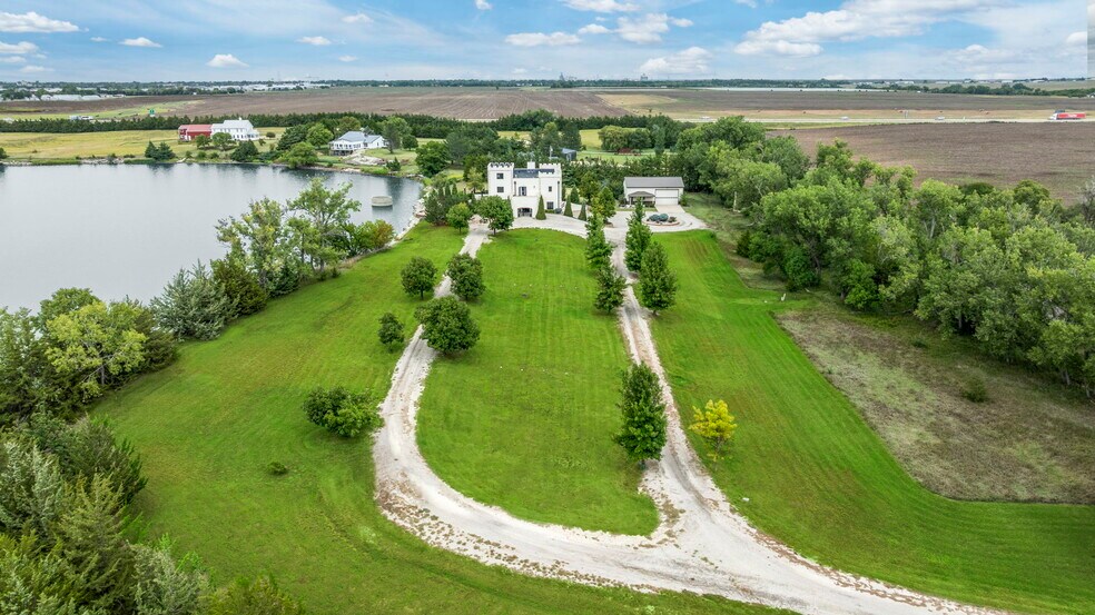 More Photos Of 4122 186th Blvd, Russell Specialty For Sale