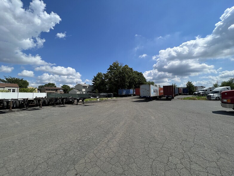More Photos Of 1100 Milik St, Carteret Manufacturing For Sale
