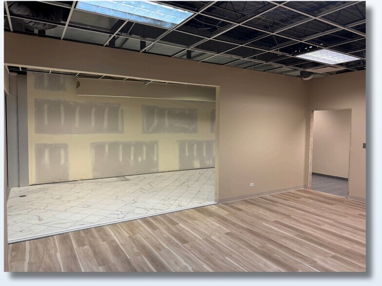 More Photos Of 500 W Algonquin Rd, Mount Prospect Flex For Lease