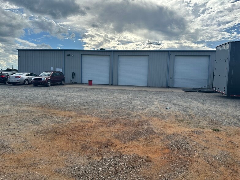 More Photos Of 1046 Gateway Dr, Mooresville Auto Repair For Lease