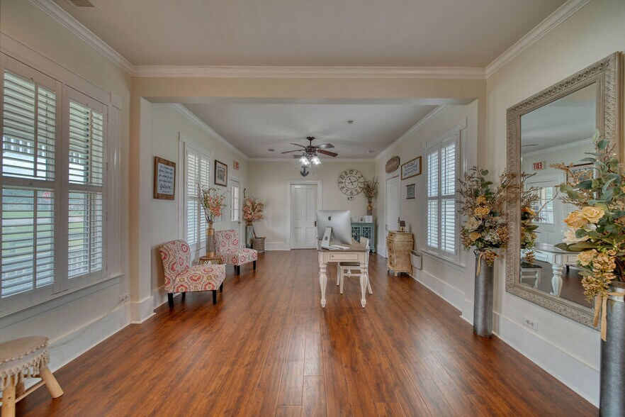 More Photos Of 2813 45th St, Dickinson Storefront Retail Residential For Sale