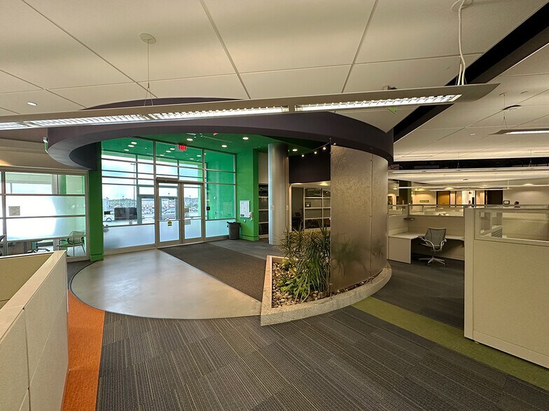 More Photos Of 550 Center St, Auburn Freestanding For Lease