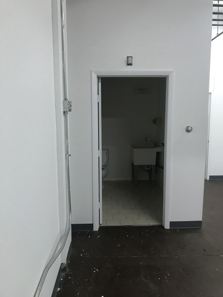 More Photos Of 280-284 Quarry Rd, Milford Light Distribution For Lease