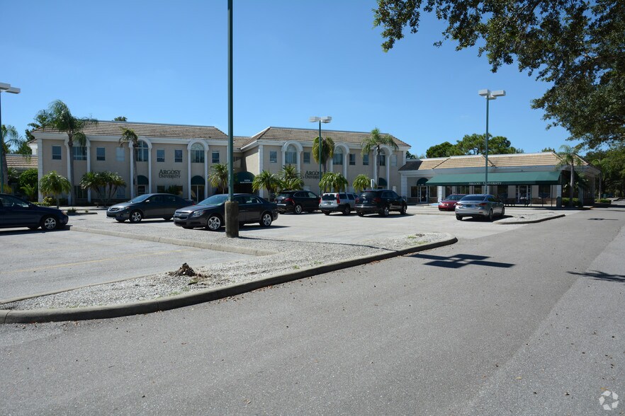 More Photos Of 5250 17th St, Sarasota Office For Lease