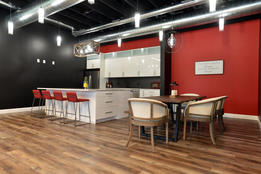 More Photos Of 1706 Smizer Station Rd, Saint Louis Office For Sale