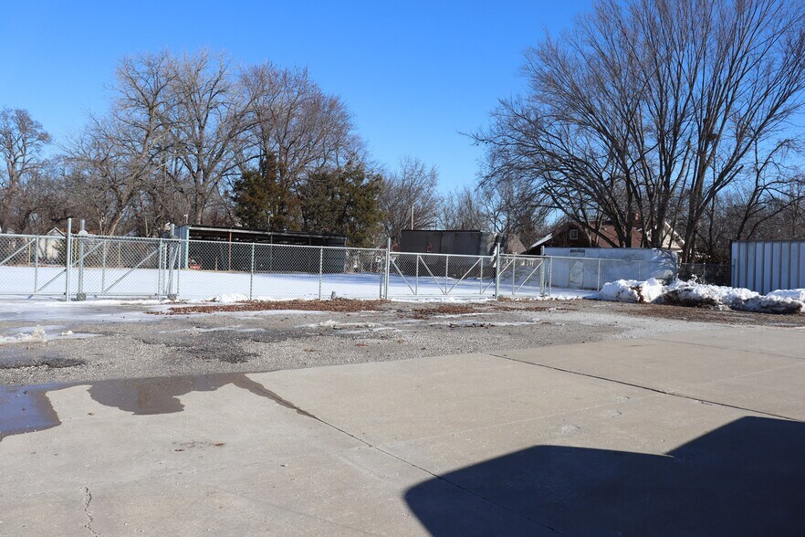 More Photos Of 205 E Green St, Clinton Storefront For Sale